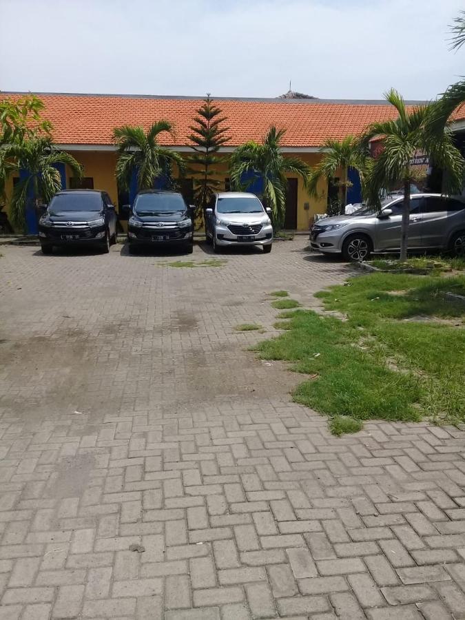 Kost Backpacker Hotel Sidoarjo Buitenkant foto