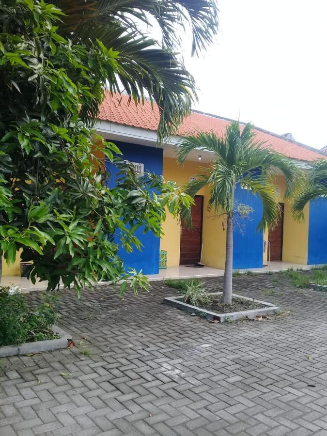 Kost Backpacker Hotel Sidoarjo Buitenkant foto