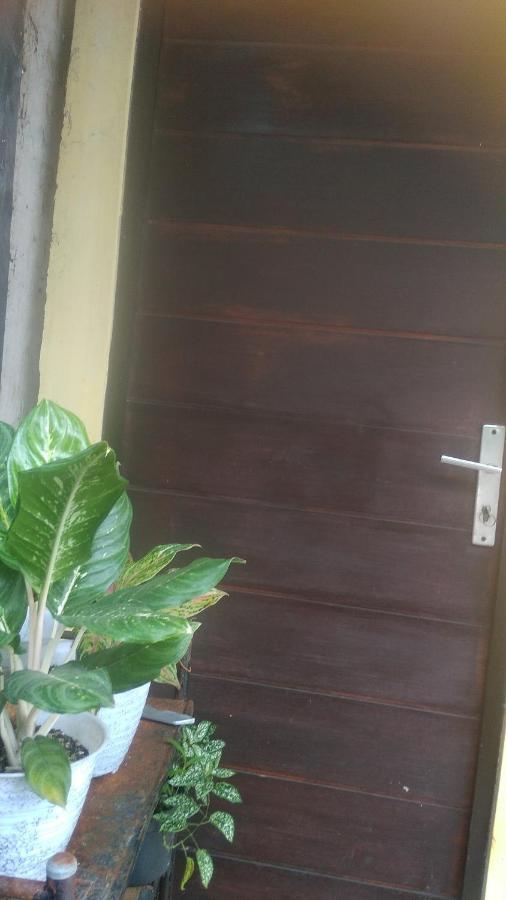 Kost Backpacker Hotel Sidoarjo Buitenkant foto