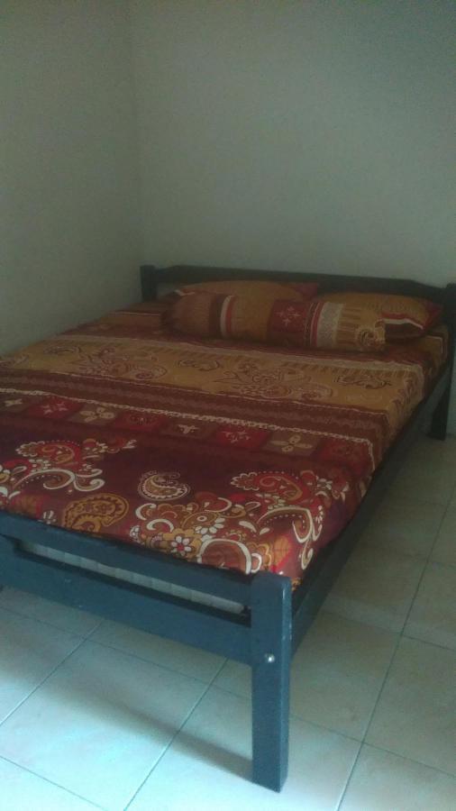 Kost Backpacker Hotel Sidoarjo Buitenkant foto