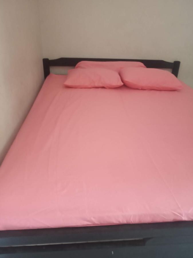 Kost Backpacker Hotel Sidoarjo Buitenkant foto