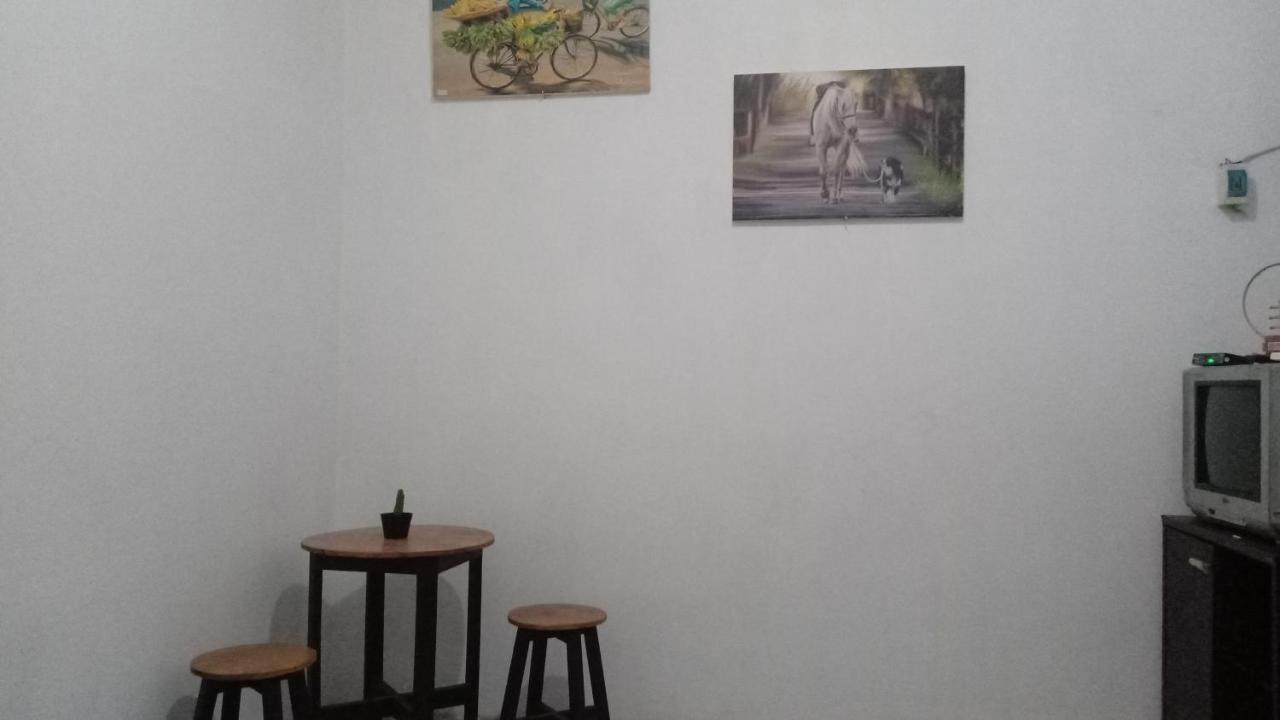 Kost Backpacker Hotel Sidoarjo Buitenkant foto