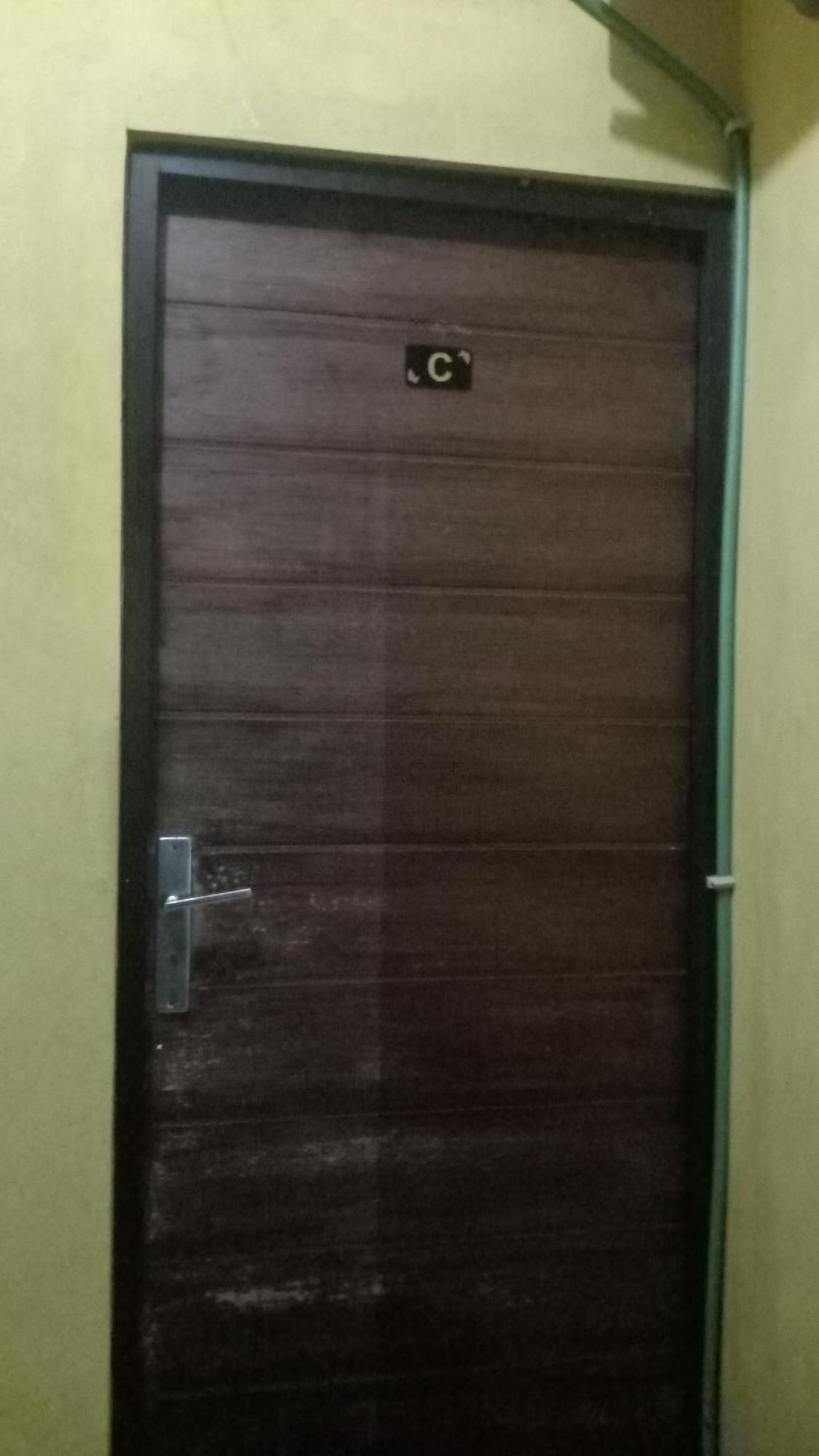 Kost Backpacker Hotel Sidoarjo Buitenkant foto