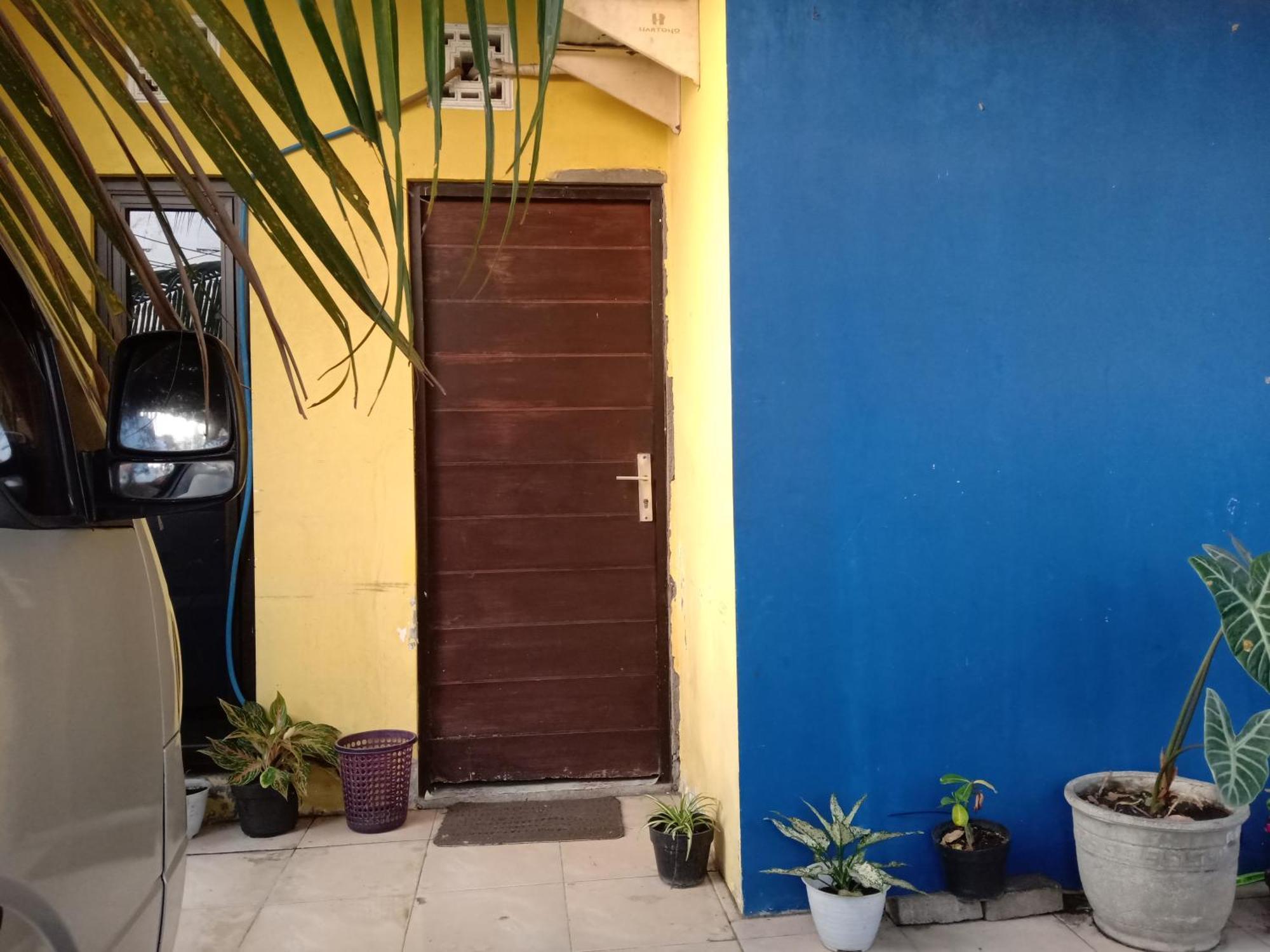 Kost Backpacker Hotel Sidoarjo Buitenkant foto