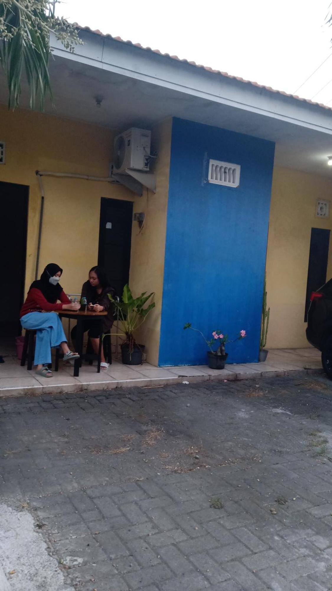 Kost Backpacker Hotel Sidoarjo Buitenkant foto