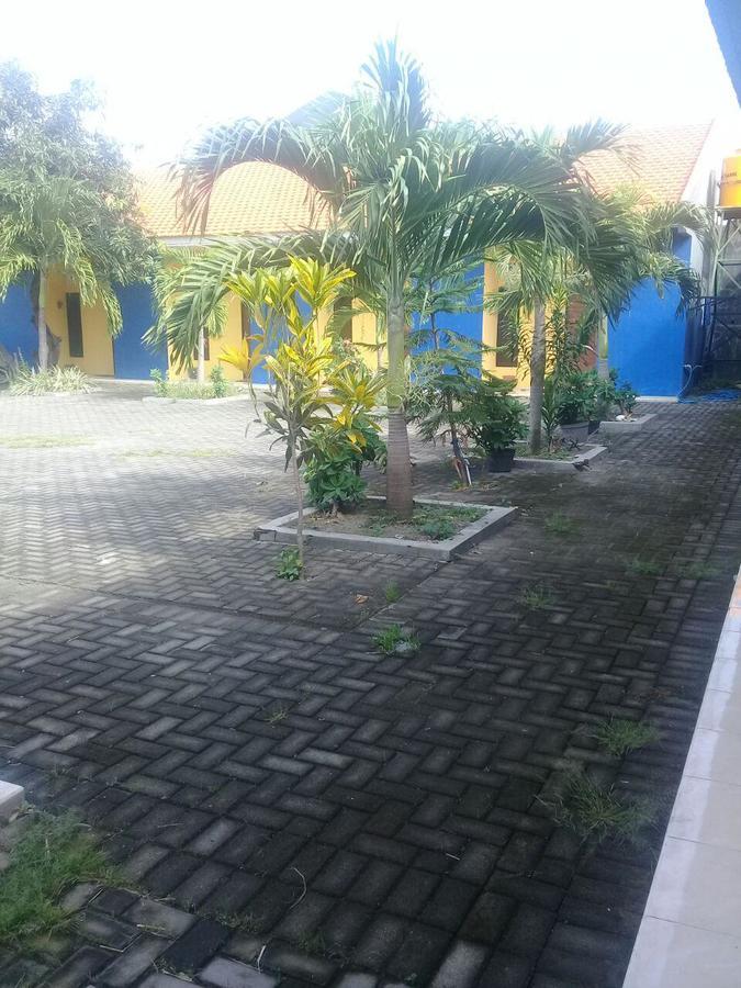 Kost Backpacker Hotel Sidoarjo Buitenkant foto