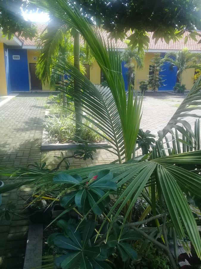 Kost Backpacker Hotel Sidoarjo Buitenkant foto